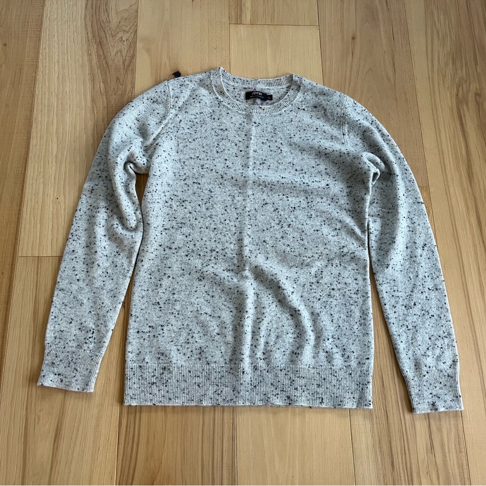 NWOT- gray speckle Apt 9 cashmere sweater, size small.
